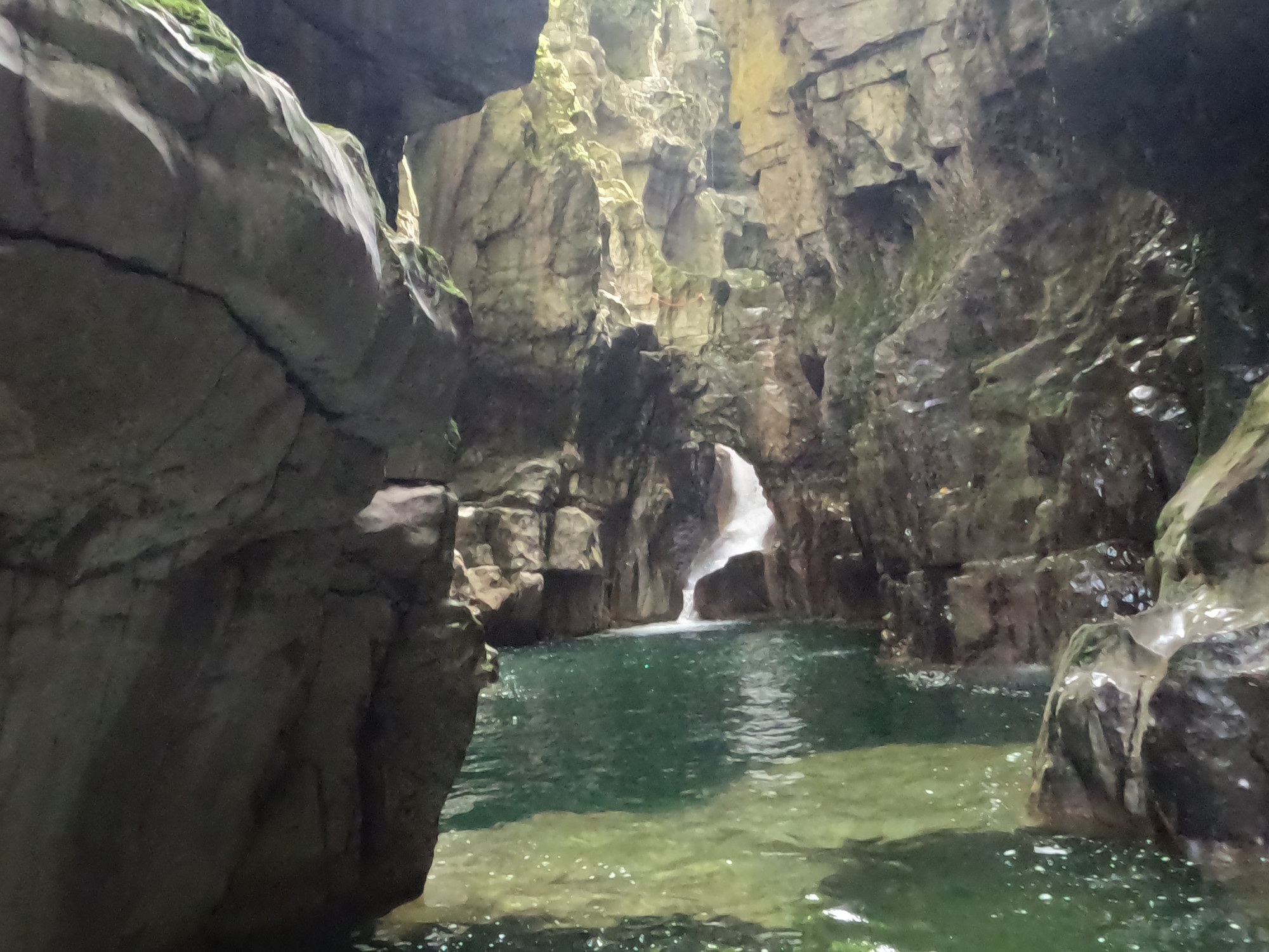 L'arche emblématique du Canyon des Gorges de Chailles proche de Voissant en Chartreuse en Isère