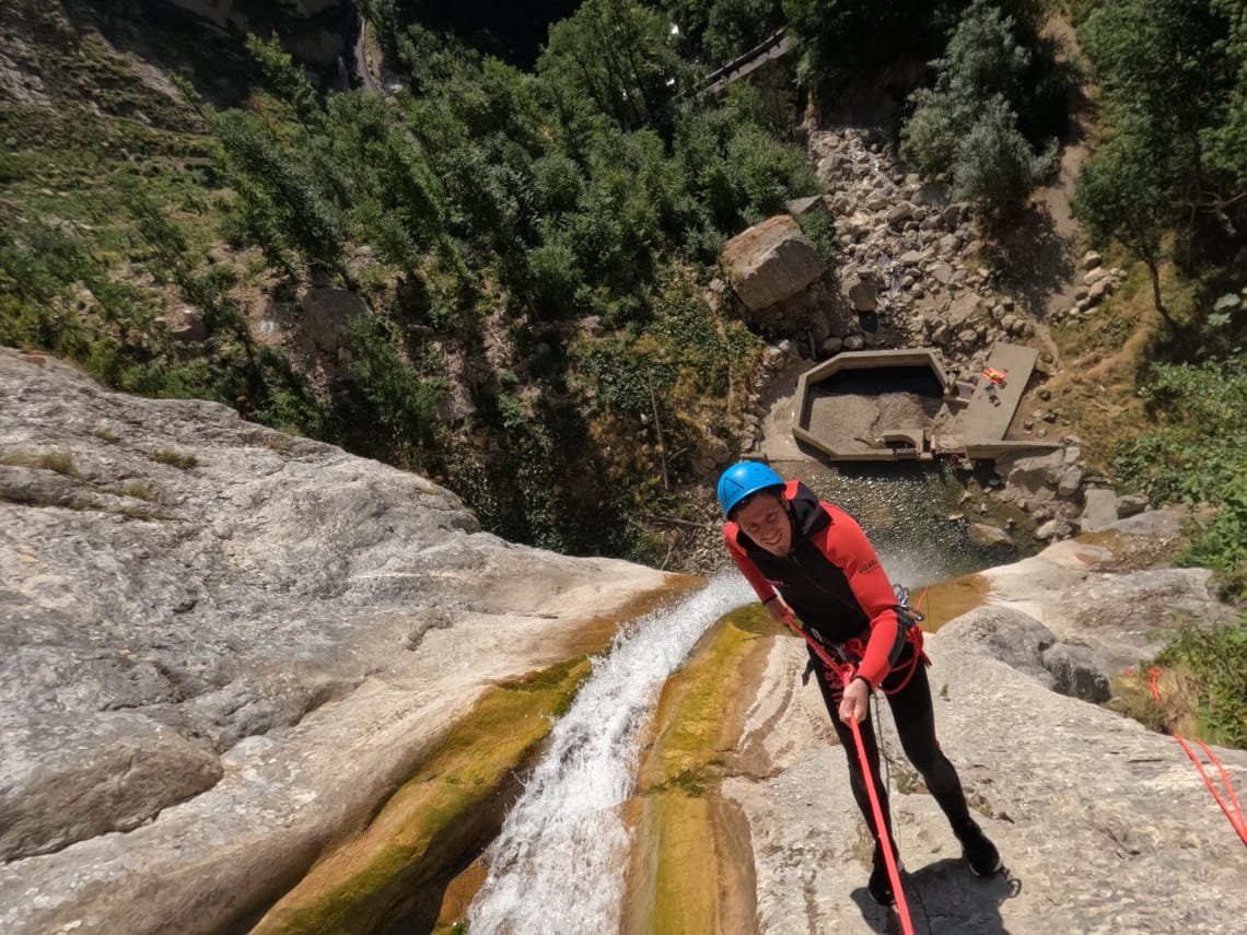 Descente en rappel de 65m dans le canyon des Ecouges I